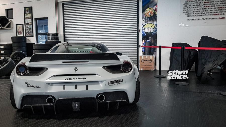  Ferrari 488 GTB by Liberty Walk and RACE! 2017 года  (фото 10 из 21)